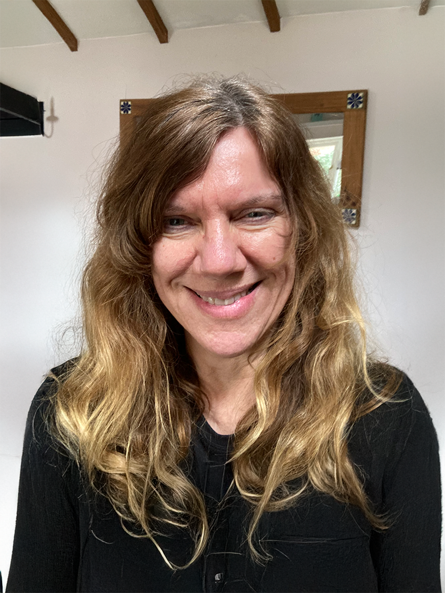 Lesley Cooke Profile Image